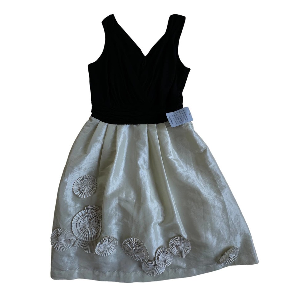 Max and cleo white and black dress‎ front circle details size 6